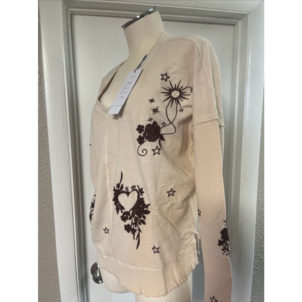 NWT distressed women’s embroidered sweater blouse by Caite Kyla Seo - Picture 16 of 16
